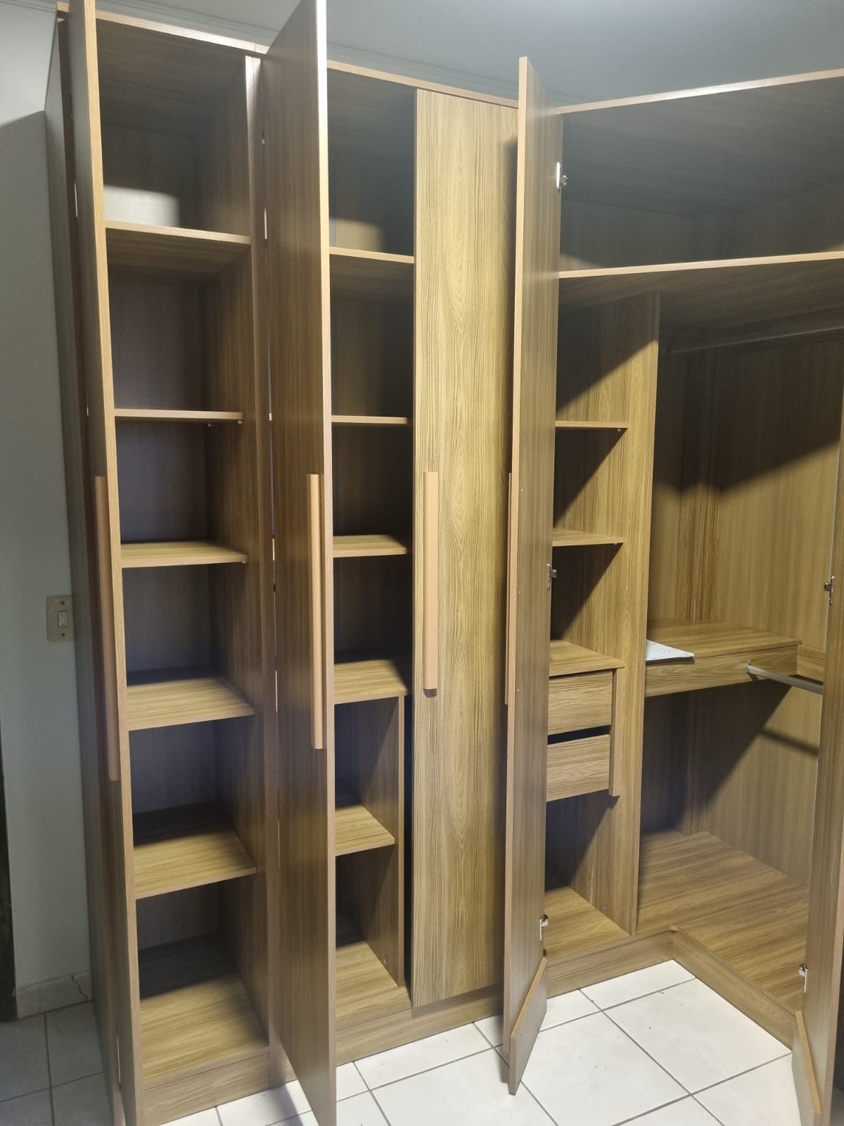 Conjunto de guarda-roupas modulares